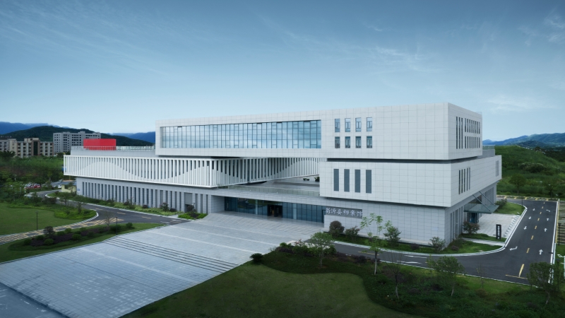 錯落的城市立方，共享的垂直疊院——翁源縣檔案館和行政服務中心項目